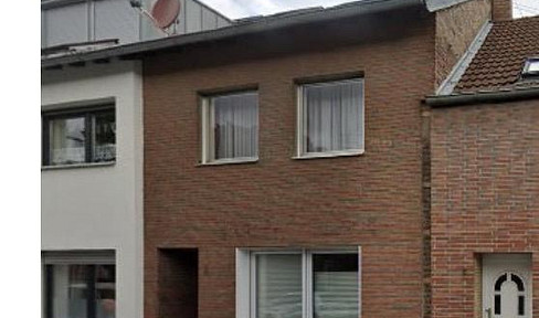 Living with a "house-within-a-house" feel: Spacious 4-room maisonette apartment with a balcony in the western part of Cologne!