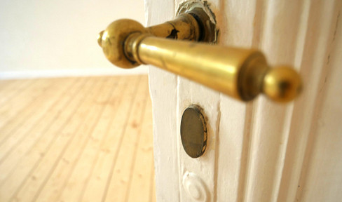 Provisionsfrei - gepflegte, helle Altbauwohnung in Nord-Neukölln