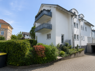 Erstbezug nach Kernsanierung · 94 m² mit 2,70 m Deckenhöhe · Gaggenau · provisionsfrei