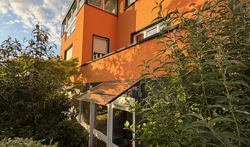 Hidden garden paradise – spacious villa with a swimming pond.