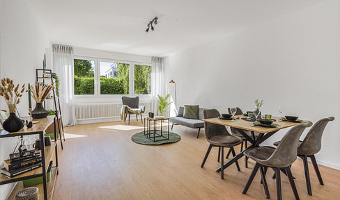 Ready-to-move-in 2-room apartment with balcony – well-maintained and quiet.