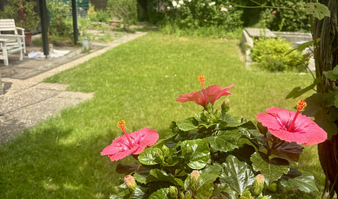 Traumhaftes, freistehendes Zweifamilienhaus mit Waldblick, Pool, Sauna und Top Lage