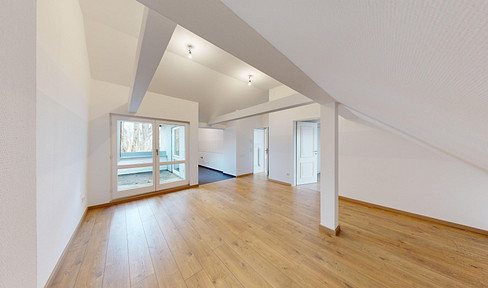 Lichtdurchflutetes 2-Zimmer DG-Schmuckstück mit Ost-Balkon und neuer Einbauküche