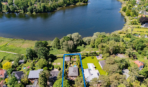 Detached house by the lake, on a 1,267 m² plot, with an idyllic garden – Falkensee, near Berlin.