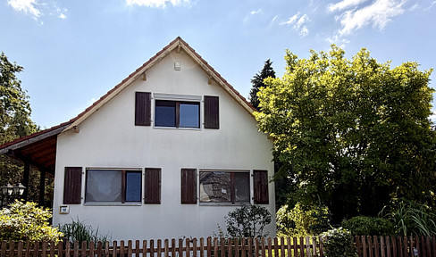 Freistehendes Einfamilienhaus mit Photovoltaikanlage auf sonnigem Grundstück in Berlin-Wittenau