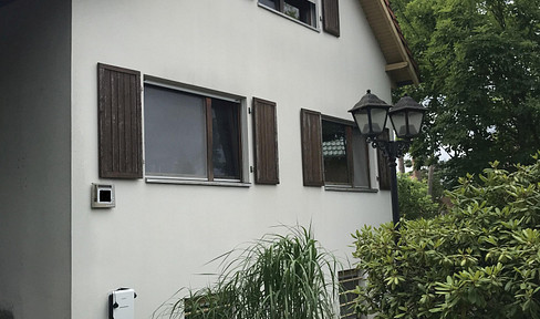 Freistehendes Einfamilienhaus mit Photovoltaikanlage auf sonnigem Grundstück in Berlin-Wittenau