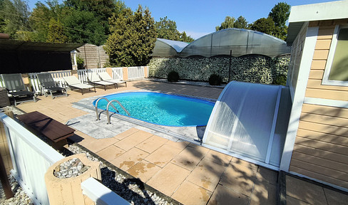 Excellent house for two families, in a quiet location, with a wonderful garden and pool... No commission fees.