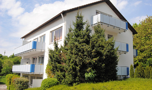 2-Zimmer-Wohnung, 2 Balkone, Einbauküche und Parkplatz