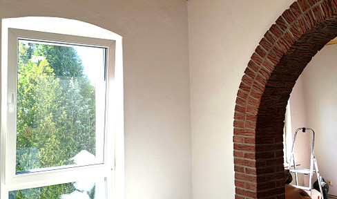 Apartment with 3 rooms, bathroom, and kitchen, located on the 1st floor, suitable for a couple without children.