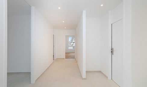 Dreamily modernized 3-room apartment with two balconies, located in Munich-Neubiberg.