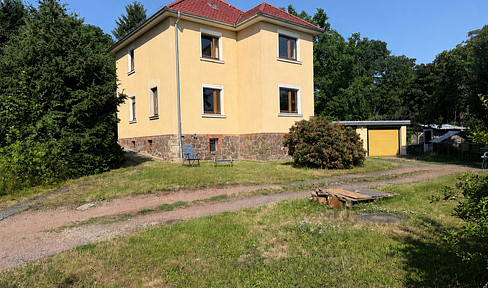 Historic villa with charm, situated on a spacious plot of land in a secluded and idyllic location.