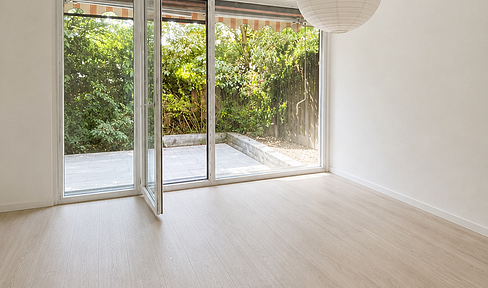 Sanierte 2-Zimmer-Wohnung mit Terrasse, neuer Küche und TG-Stellplatz