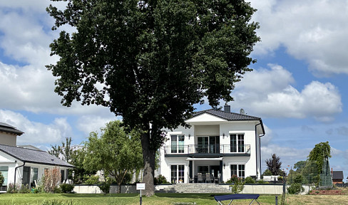 Exclusive city villa in a prime waterfront location, "House by the Water."