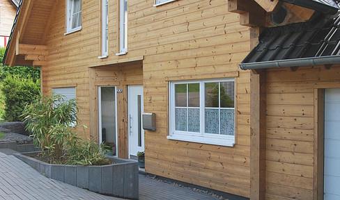 Eco-friendly and renovated wooden house in a quiet location - no commission fees.