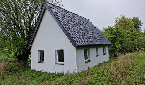 Kleiner Neubau auf 8.225 m² Grundstück in 32120 Hiddenhausen/NRW (Rohbau eines Betriebsgebäudes)