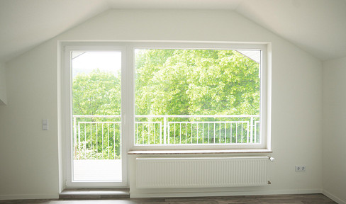 Renovierte 3-ZKB Dachgeschosswohnung mit Loggia, Garage und neuer Küche