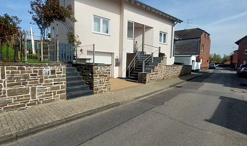 Detached house with a conservatory, terrace, garden, and garage. !!(Price negotiable)