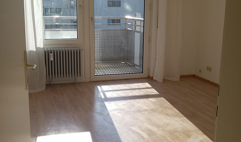 2-room apartment with south-facing balcony. Suitable for shared living. Located in the Lehen district.