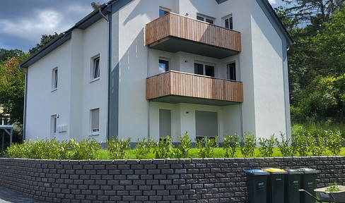 A 3-room apartment with a carport and storage room is available for rent in Obernkirchen, postcode 31683.