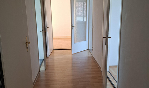 3-Raum-Wohnung, große Küche, 1.OG rechts, Bad mit Fenster, Wanne und Dusche / ALG + BG möglich