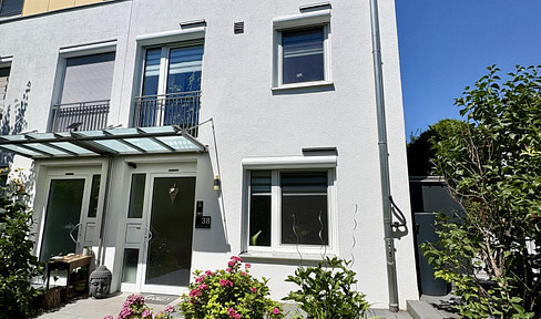 Bright, modernised terraced house in a quiet, pedestrian-friendly location in Aldingen.