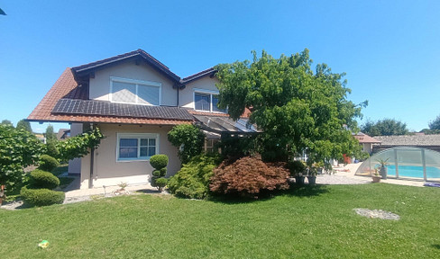 Two-family house with 302 square meters of living space in Wildenberg.