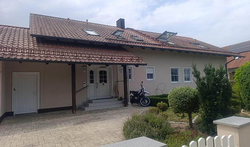 Zweifamilienhaus mit 302 m² Wohnfläche in Wildenberg