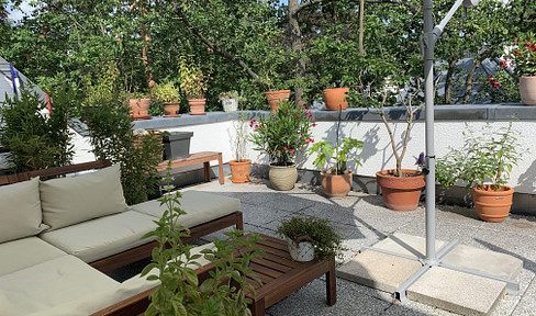 Commission-free: Bright and airy penthouse maisonette with a 24m² rooftop terrace in Potsdam-Babelsberg.