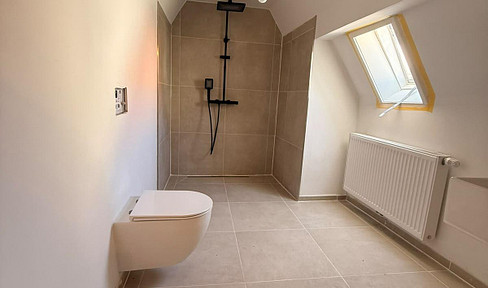 Beautiful, completely renovated house with parking space.