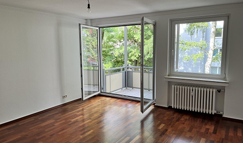 Top renovierte 2 Zi.-Wohnung mit Balkon, PKW Stellplatz-sofort bezugsbereit