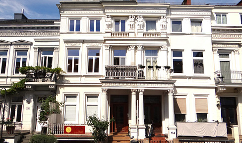 TWO APARTMENTS IN A BEAUTIFUL, TRADITIONAL BUILDING IN BREMEN, LOCATED IN THE QUIET Fesenfeld NEIGHBORHOOD - NO COMMISSION FEES.