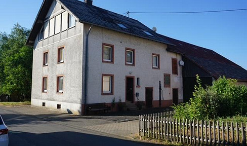 RESERVED! Former farmhouse with enormous potential and expansion possibilities in Laufeld!