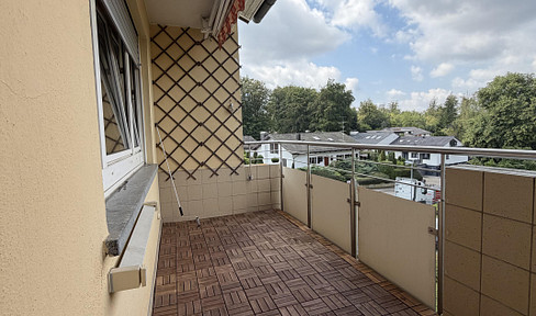 Move in immediately! Newly renovated 3-room apartment with parking space and fitted kitchen.