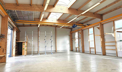 Warehouse/industrial space for rent in Neu-Ulm/Burlafingen – includes crane, shelving, kitchen, etc.