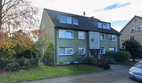 Bright 3.5-room attic apartment in Essen-Bedingrade, with fitted kitchen.