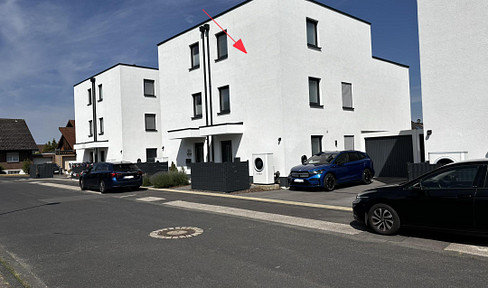 Modern semi-detached house, built in 2020/2021, featuring 5 rooms, a garden, a garage, a rooftop terrace, and a heat pump.