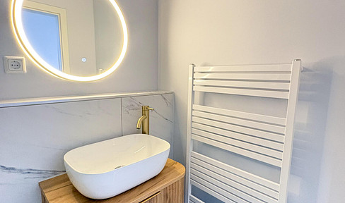 Frisch saniert & bezugsbereit - Helle 2-Zimmer-Altbauwohnung nahe Künstlerviertel