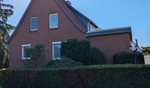 Idyllic living in Altencelle: Detached house with a pool on a 1200 square meter plot.