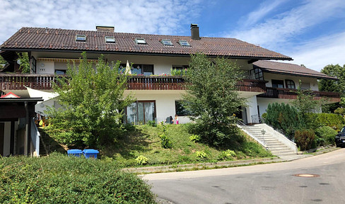 Helle 3-Zimmer-Wohnung mit Balkon und Bergblick