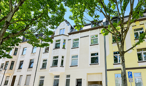 Altbau zum Verlieben – helle 2-Zimmer-Wohnung mit Balkon und Garage in bester Innenstadtlage