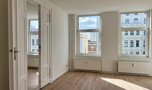 3-room apartment, recently renovated, with a shower/bathtub combination, guest toilet, and a large kitchen.