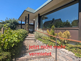 Einfamilienhaus mit Einliegerwohnung und idyllischem Garten in toller Lage, provisionsfrei