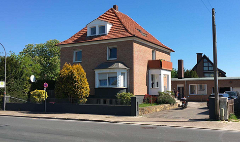 Multi-family house with a finished attic in Herford.