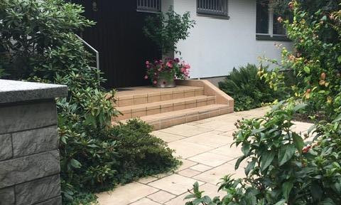 Exklusives Reihenendhaus im Bungalow-Stil mit Galerie, Pool und traumhaften Garten