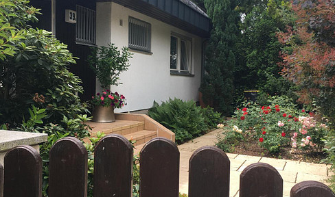 Exclusive terraced house in bungalow style, featuring a gallery, swimming pool, and a dreamlike garden.