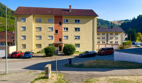 Ground floor apartment, 84 square meters, with a balcony and garage.