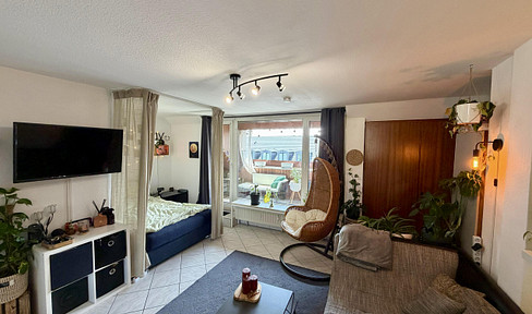 Schöne DG-Wohnung mit großer Loggia, Stellplatz in ruhiger Lage und ca. 6 % Rendite