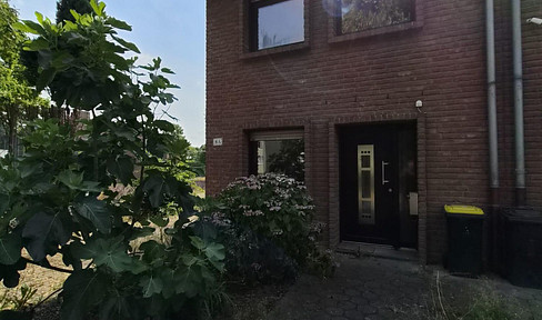 Reihenendhaus mit Garten, Garage und moderner Ausstattung – in Mönchengladbach