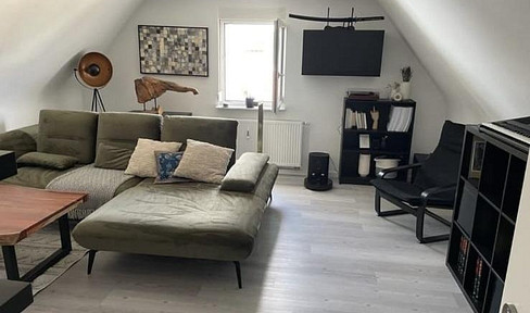 Modern 2-room attic apartment in Griesheim, fully furnished.