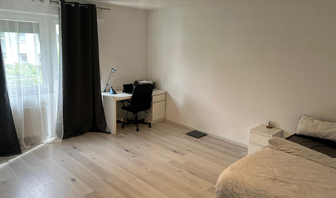 Großzügiges und helles WG-Zimmer mit sonnigem Balkon in ruhiger, zentraler Lage von Darmstadt